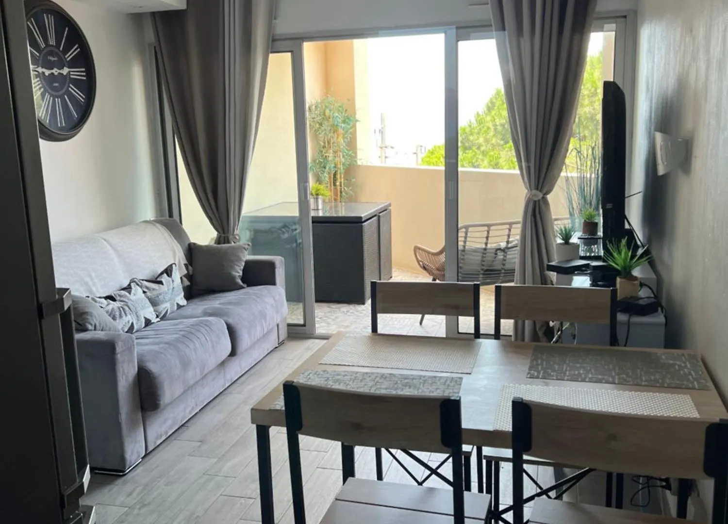 Daire Joli 2 Pieces Aux Pieds Des Plages Cannes