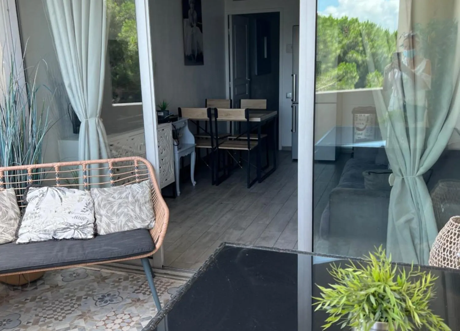 Joli 2 Pieces Aux Pieds Des Plages Cannes Daire