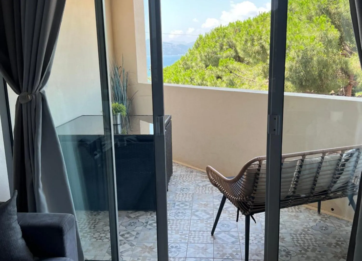Joli 2 Pieces Aux Pieds Des Plages Cannes Fransa